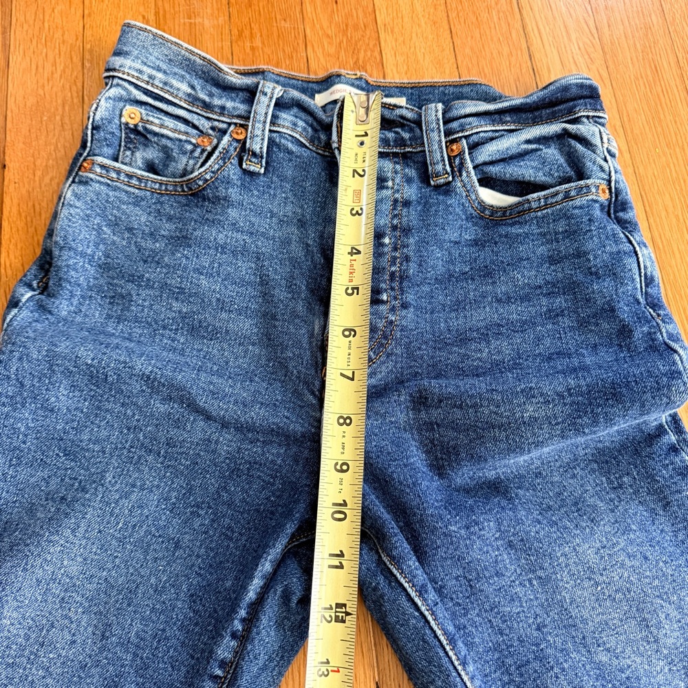 Levi’s Wedgie Straight Size 26 Distressed Raw Hem High Rise Jeans - Picture 3 of 8